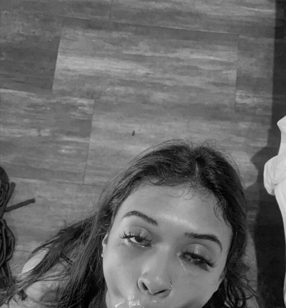 Skinnypetite Reina Heart Leaked OnlyFans Pics 10